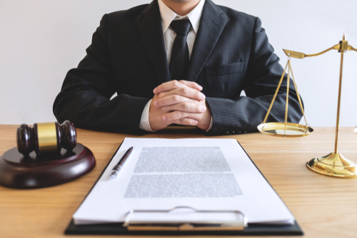 Comment savoir si un avocat en droit public est compétent ?